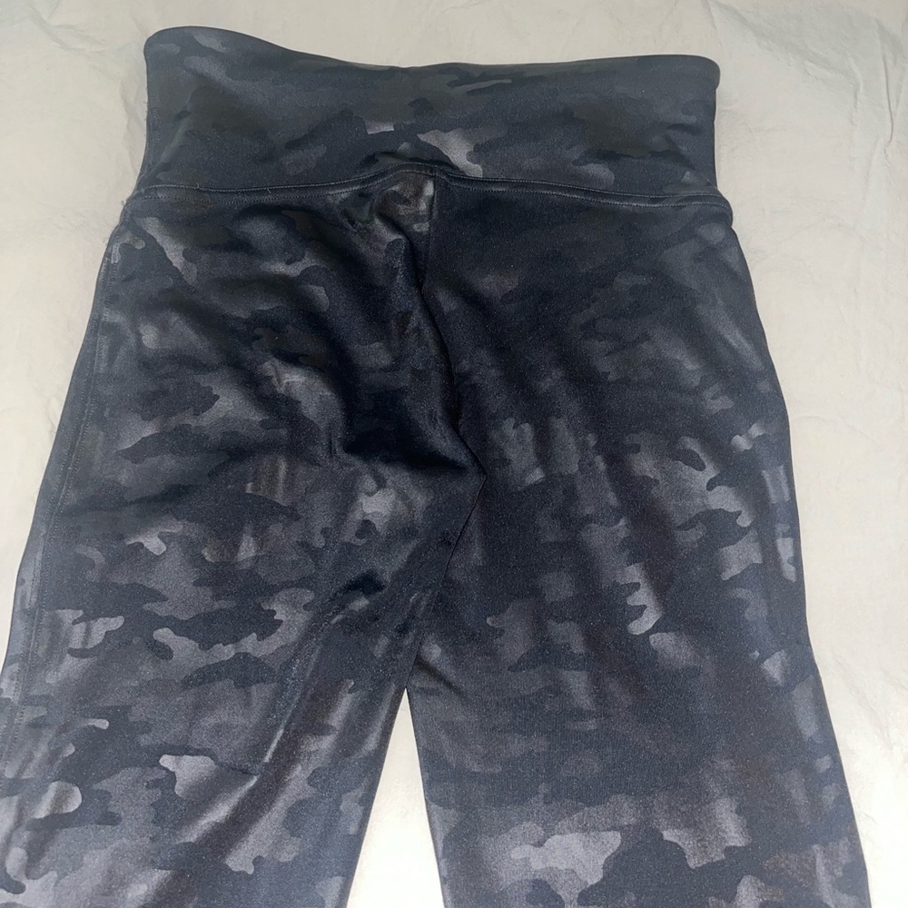 Spanx blk camo leggings